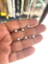 Load image into Gallery viewer, Flower 7mm Stone Screw sterling Silver nosepin