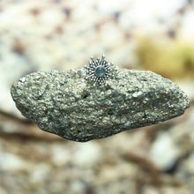 Load image into Gallery viewer, Labradorite nosepin