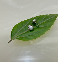 Load image into Gallery viewer, Round Sterling silver 92.5 ballend straight nosepin for Pierced Nose