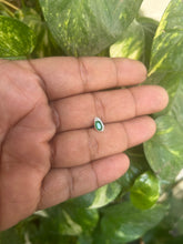 Load image into Gallery viewer, Green nosepin