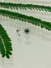 Load image into Gallery viewer, Flower Stone Screw sterling Silver 92.5 nosepin 7mm