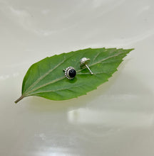 Load image into Gallery viewer, Round Sterling silver 92.5 ballend straight nosepin for Pierced Nose