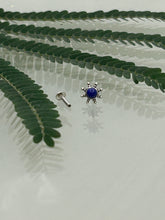 Load image into Gallery viewer, Flower Stone Screw sterling Silver 92.5 nosepin 7mm