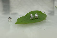 Load image into Gallery viewer, Fresh water pearls sterling silver 92.5 ear studs.