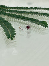 Load image into Gallery viewer, Flower Stone Screw sterling Silver 92.5 nosepin 7mm