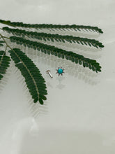 Load image into Gallery viewer, Flower Stone Screw sterling Silver 92.5 nosepin 7mm