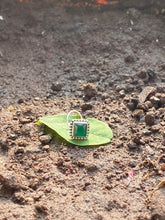 Load image into Gallery viewer, Green nosepin