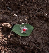 Load image into Gallery viewer, Red stone nosepin