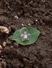 Load image into Gallery viewer, Pearl nosepin