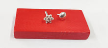 Load image into Gallery viewer, Flower Zircon Screw sterling Silver nosepin