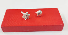 Load image into Gallery viewer, Flower Zircon Screw sterling Silver nosepin