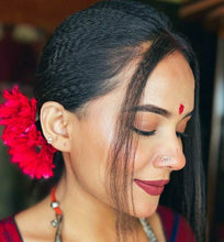 Load image into Gallery viewer, Flower Sterling Silver wire nosepin ANARO FASHIONS