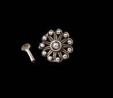 Load image into Gallery viewer, silver screw nosepins