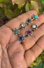 Load image into Gallery viewer, Handmade Shell Screw sterling Silver nosepin