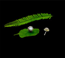 Load image into Gallery viewer, Flower Sterling silver 92.5 ballend straight nosepin for Pierced Nose
