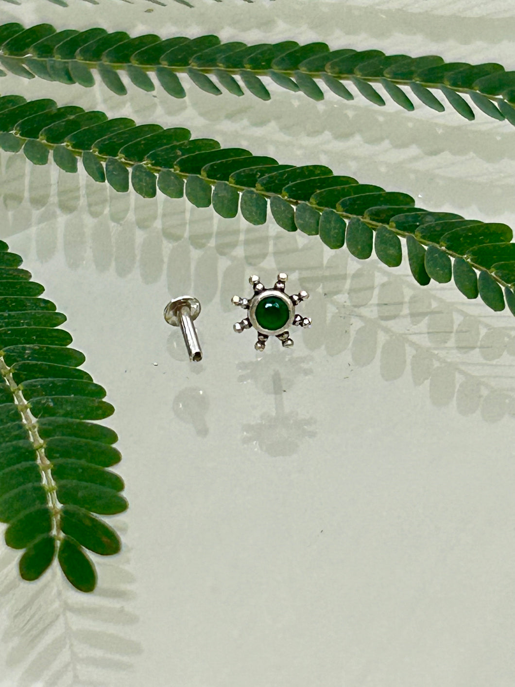 Flower  Stone Screw sterling Silver 92.5 nosepin 7mm
