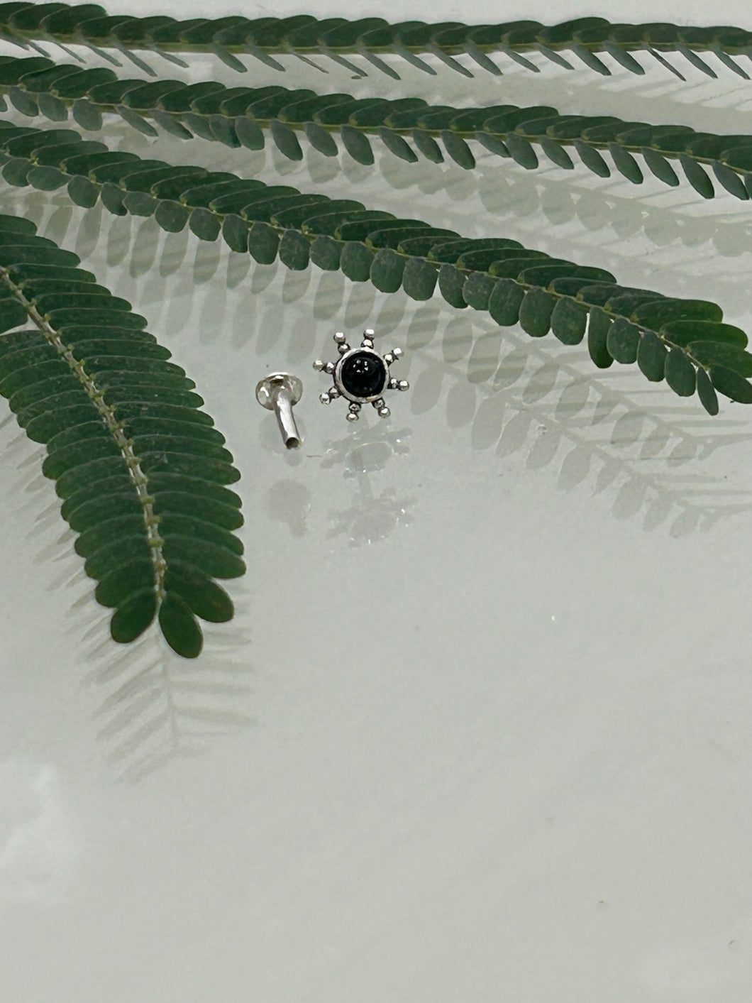 Flower  Stone Screw sterling Silver 92.5 nosepin 7mm
