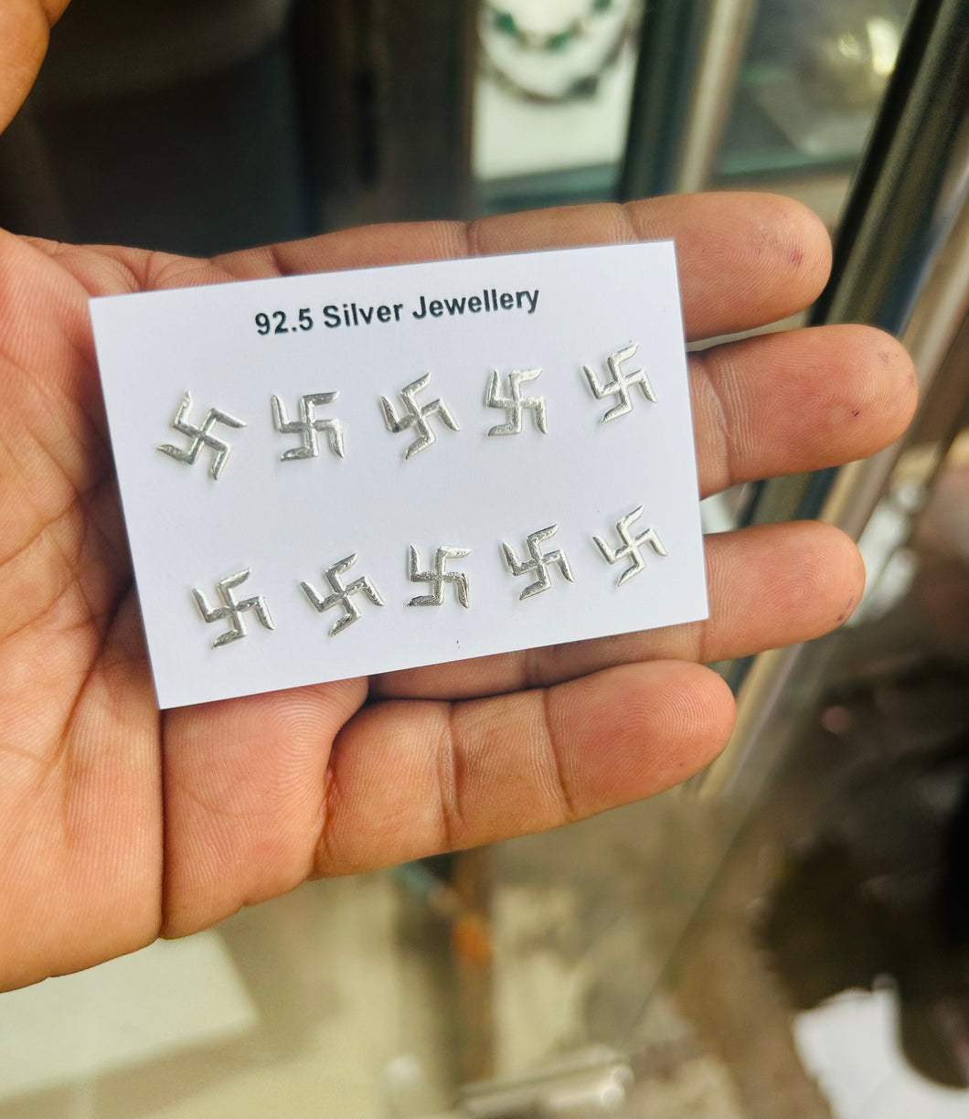 Swastik nosepin