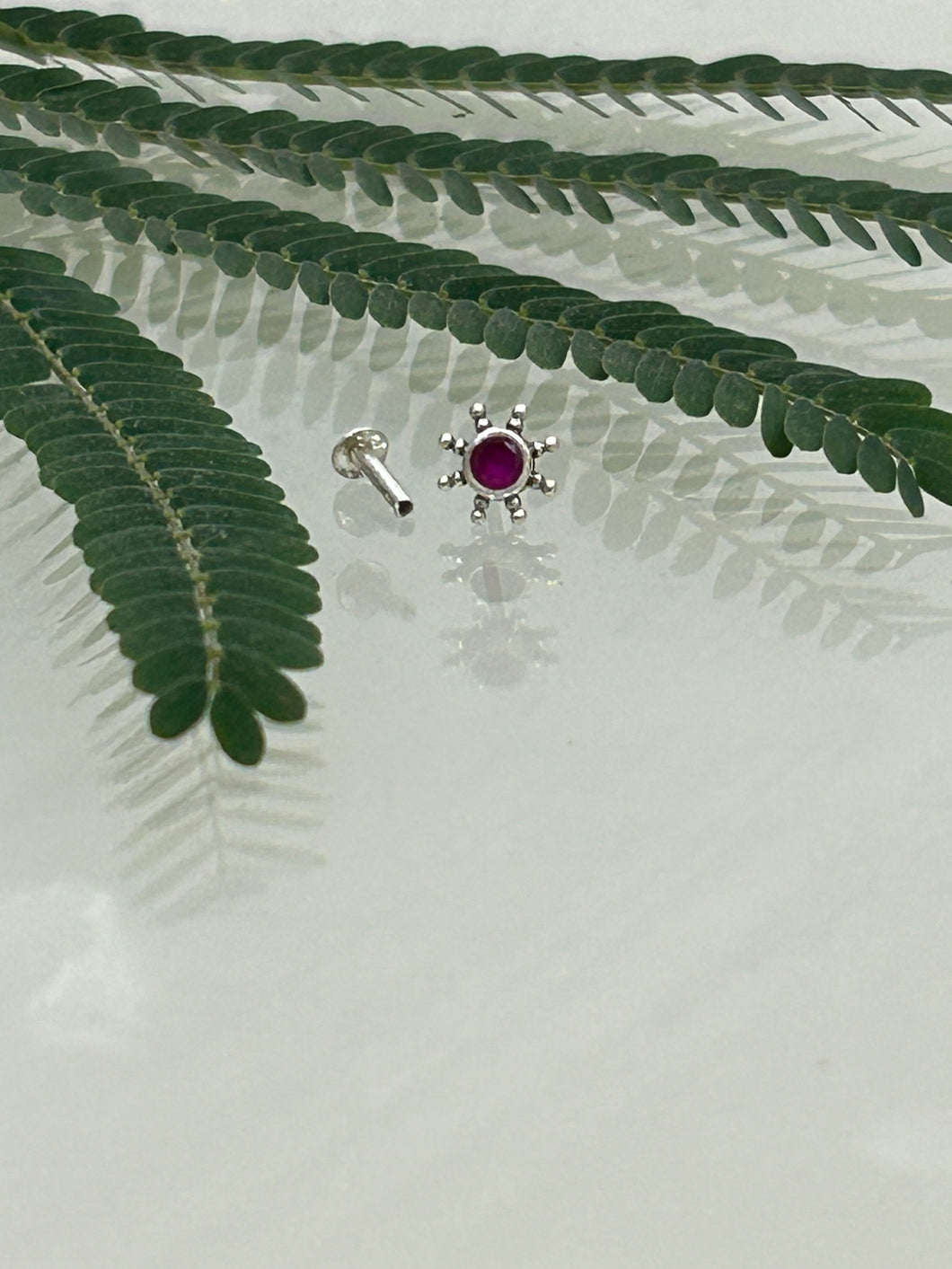 Flower  Stone Screw sterling Silver 92.5 nosepin 7mm