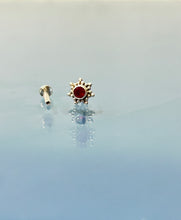 Load image into Gallery viewer, Flower 7mm Stone Screw sterling Silver nosepin
