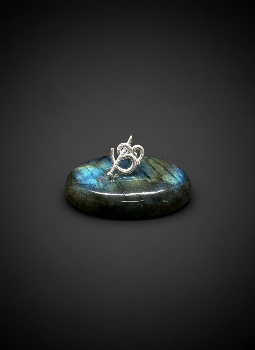 OM 11mm x 8mm Screw sterling Silver 92.5 nosepin