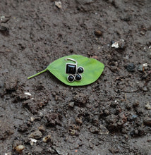 Load image into Gallery viewer, Sterling silver 92.5 four stones wire nosepins with semiprecious stones
