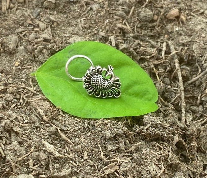 Peacock  (11.5 x 9)mm sterling silver 92.5 wire nosepin