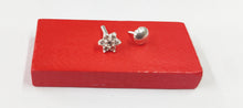 Load image into Gallery viewer, Flower Zircon Screw sterling Silver nosepin
