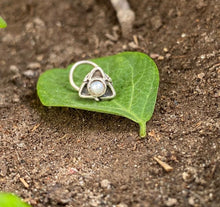 Load image into Gallery viewer, Handmade Triangle sterling silver 92.5 Wire Nosepin
